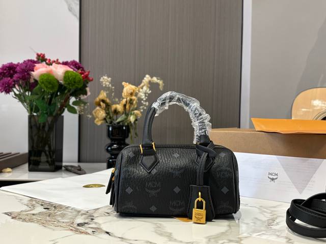 配飞机盒 Size：19Cm Mcm 枕头包 俏皮可爱 单肩手提斜挎了