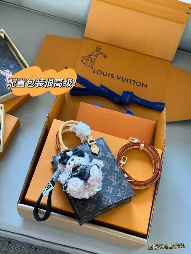 复刻版 全套包装 Size：14×17×5Cm L家 迷你购物袋 小琴谱包Mini Tote出乎意料的 好背能装 配长肩带斜挎可以手提 一上身就秒爱上