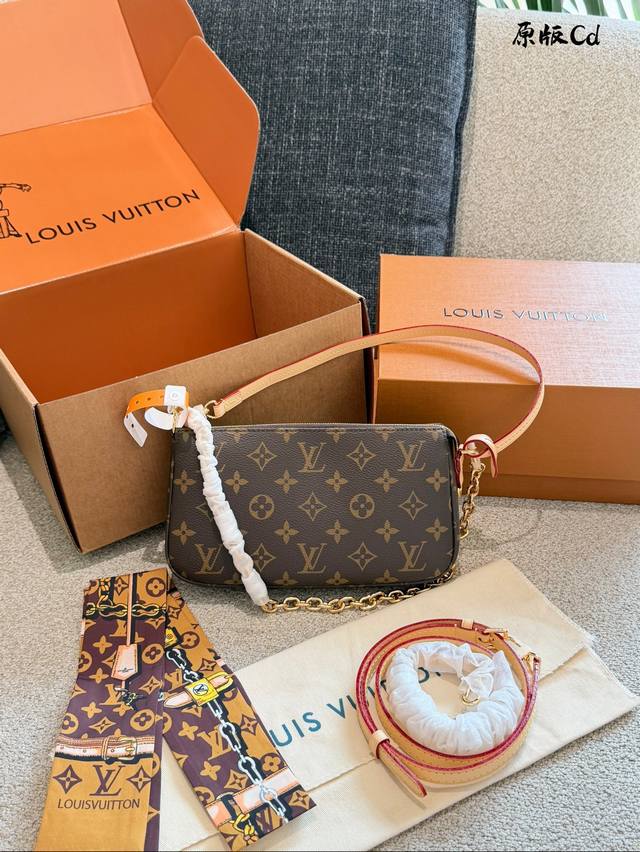 顶级原单 图片全套包装 多年的大麻将改款了，10.1 上市，虽然变化和老款不大，但这次加了链条的肩带方便斜挎十内里隔层也方便放手机和卡等，包的名字改了，意味着单