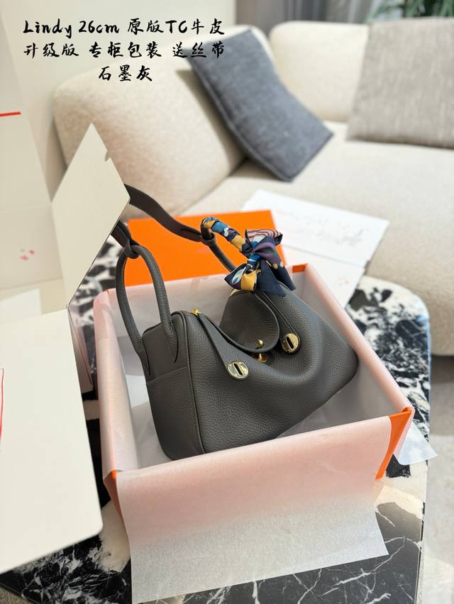原版牛皮 你知道爱马仕Lindy背后的故事吗 作为22世纪的新品爱马仕Lindy，深受消费者的喜爱，在爱马仕爱好者的眼里，可谓是家喻户晓了O2007年Lindy