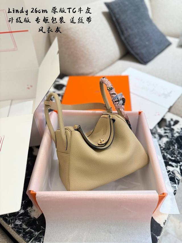 原版牛皮 你知道爱马仕Lindy背后的故事吗 作为22世纪的新品爱马仕Lindy，深受消费者的喜爱，在爱马仕爱好者的眼里，可谓是家喻户晓了O2007年Lindy