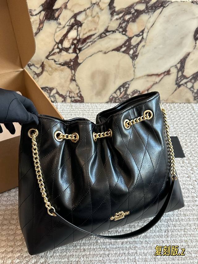 配盒 Size：34 27Cm C家 托特包 经典Logo购物袋Tote包 一年四季都可以用！ 搜索Coach 购物袋