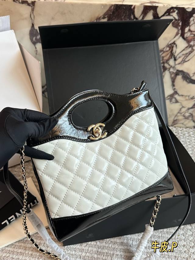 配盒 中号 Size：23 22Cm 小香家 23A值得入手的 可可爱爱的横版31 Chanel又又又复刻了 新款31Bag出了Minisize 这谁顶得住 小