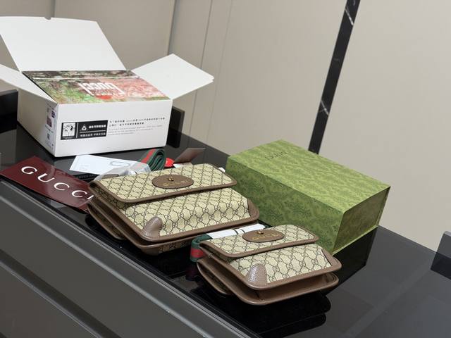 配包装 原单古奇双面虎头腰包 赶紧抢 看好每个细节 虎头五金 洗水标 自己细品 尺寸：23Cm 30Cm