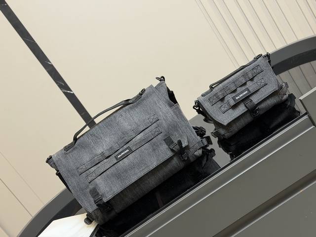 Size：24*19Cm 小号 40*30Cm 大号 巴黎世家新款Rodeo大廓形包包 柔软的大廓形包包 上身慵懒感立刻Get、 真的很喜欢又方便又酷的超实用大