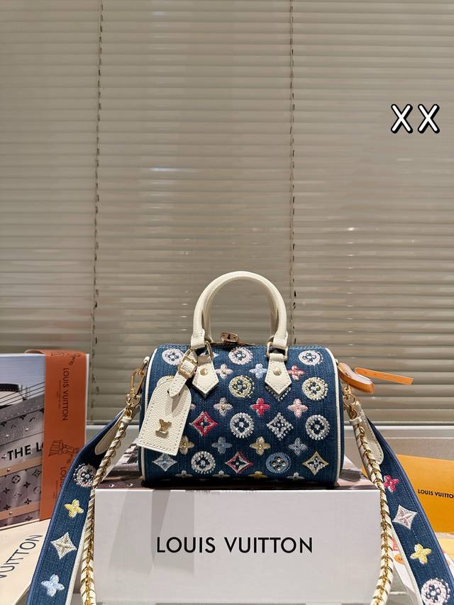 Lv枕头 Bling Bling刺绣串珠打钉面料双盒20Cm