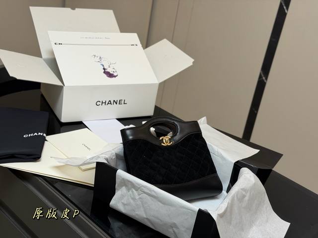 配盒 升级版 Size：22.20Cm 香奈儿23A值得入手的 可可爱爱的横版31 Chanel又又又复刻了 新款31Bag出了Minisize 这谁顶得住 小