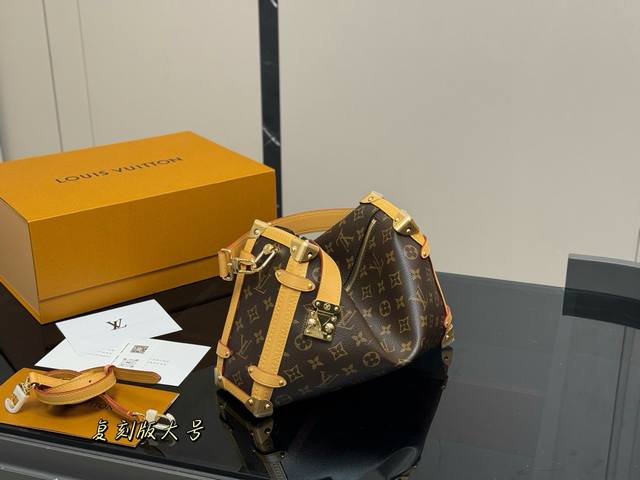 折叠盒飞机盒 Size：30.21Cm 超时空爆款 Lv王炸新款包 谷爱凌 一定要入的它！ 超级洋气 Upupup 搜索Lv 软箱子 盒子