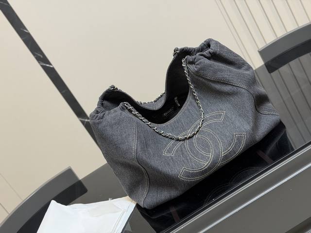 无盒 尺寸：43.28Cm 香奈儿 牛仔沙滩包 安排！安排！ 今年出的这个沙滩包可太好看了 水洗做旧款更加有高级感