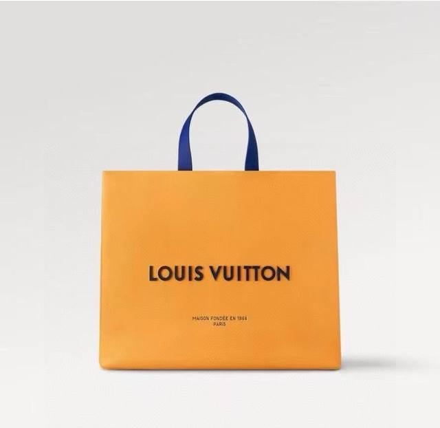 动态163 M24457 顶级原单 本款 Shopper 中号手袋自路易威登购物袋汲取灵感，于柔软牛皮革抒写 Louis Vuitton 和 Maison Fo