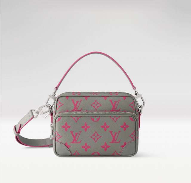 M15024 顶级原单 动态163 本款 Nil 邮差包取材 pharrell Williams 焕新演绎的 Damoflage Black 涂层帆布，将设计师