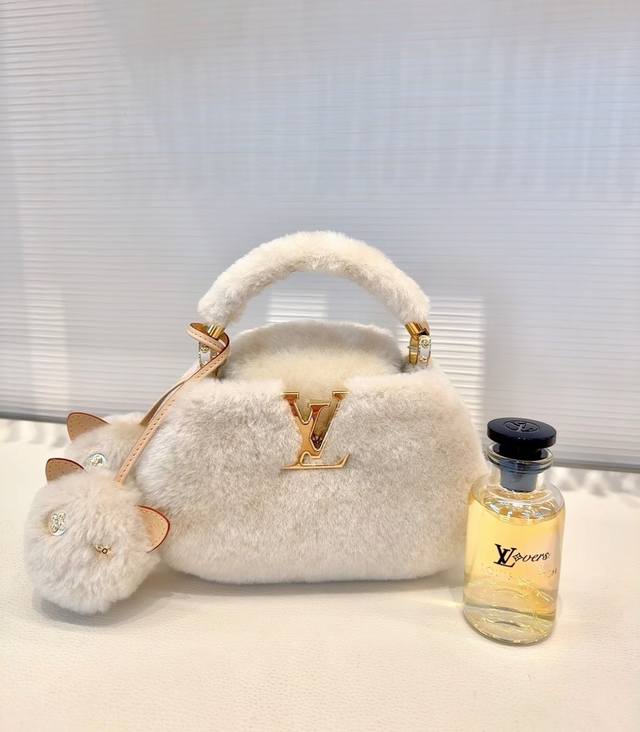 M26324羊羔绒 正品图 毛绒Cap那英款 Capusnow 手袋