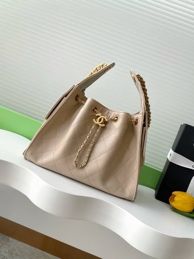 25C 球纹皮嘻哈包 香奈儿 Chanel Hobo 腋下包 嬉皮腋下包小号 复古金币纽扣抽绳水桶包+菱格纹+复古黑金 经典链条设计，高级感十足！日常出行必备，