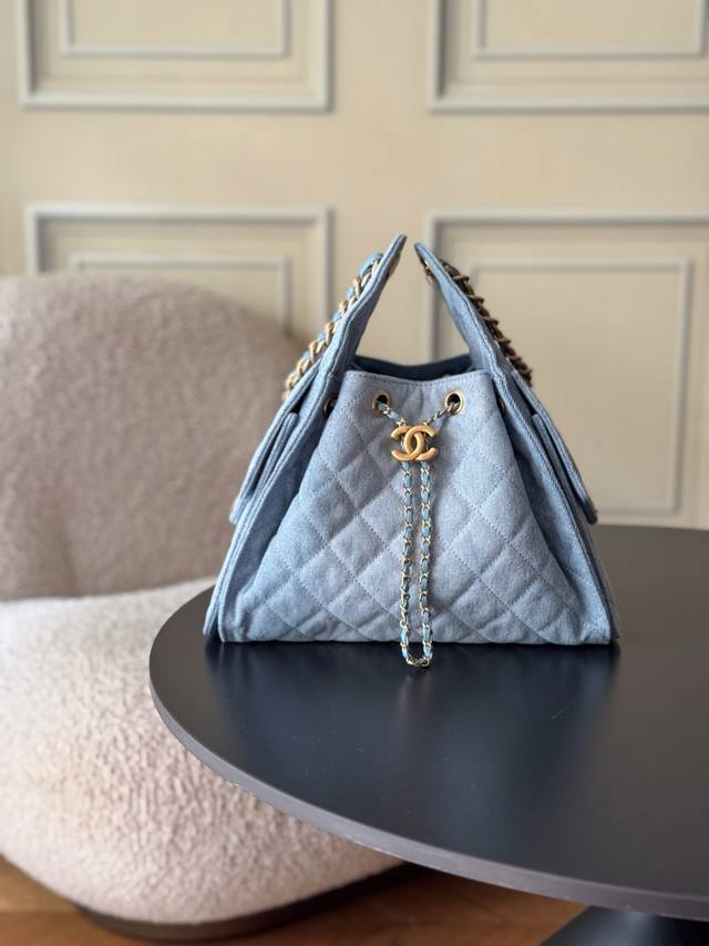 原厂皮级 全新到货 早春 嬉皮购物包小号，购入开发 25C年度最爆的香家牛皮嘻哈包 香奈儿 Chanel Hobo 腋下包 嬉皮腋下包小号 复古金币纽扣抽绳水桶