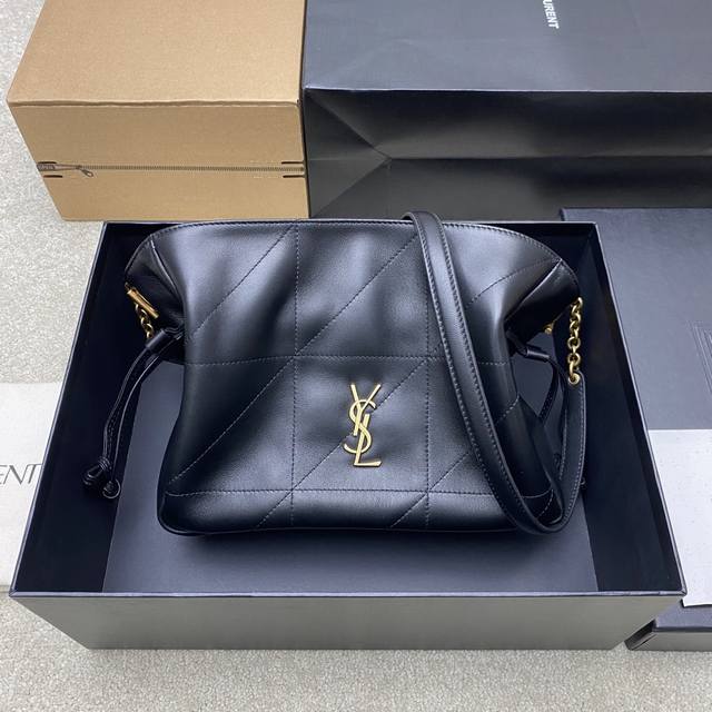 原厂皮 黑羊皮 古金 Ysl 最新斜跨福袋小号出货了!福袋新尺寸好可爱,一起来种草吧。Jamie 4.3 Large po设计师真的太懂消费者需要什么了吧很多托 原厂皮 黑羊皮 古金 Ysl 最新斜跨福袋小号出货了!福袋新尺寸好可爱,一起来种草吧。Jamie 4.3 Large po设计师真的太懂消费者需要什么了吧很多托