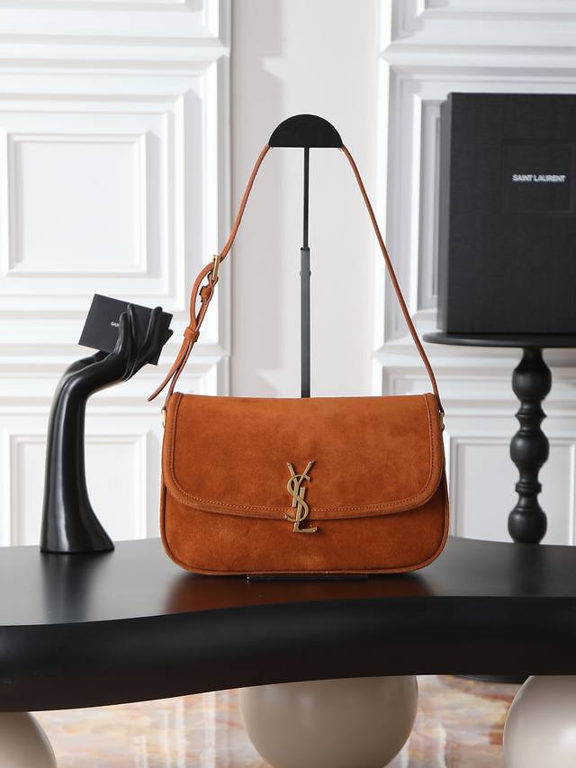 麂皮款 29Cm Solferino Box 腋下包 这款腋下包轻盈精致 意大利进口Box牛皮，Le Cassandre锁扣开合五金，羊皮内衬，肩带可调节，便于