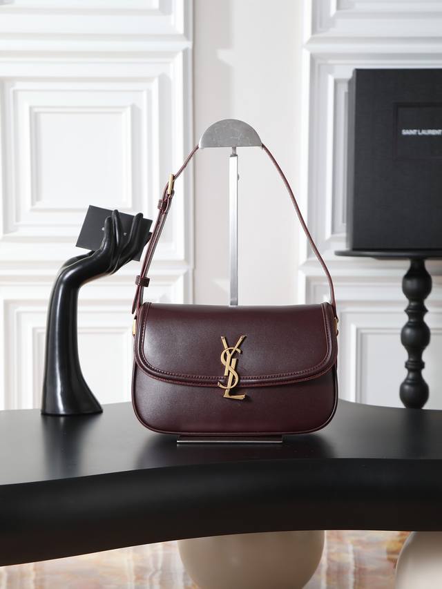 枣红色 24Cm Solferino Box 腋下包 这款腋下包轻盈精致 意大利进口Box牛皮，Le Cassandre锁扣开合五金，羊皮内衬，肩带可调节，便于