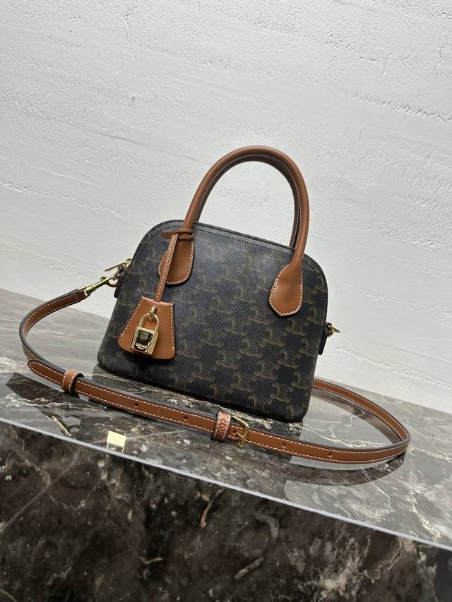 正品级 Ce的Teen Honorine老花贝壳包贝壳品牌传承结合了标志性的老花图案和实用的桶包设计兼具复古与时尚感时尚潮流不二选择 皮革提手， 7厘米 可拆卸