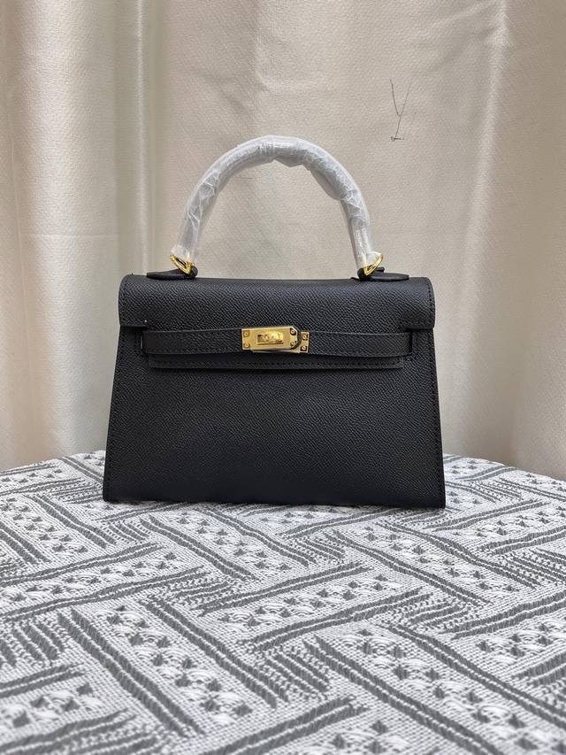 厂价 。 最高版本原厂皮顶级原单配专柜全套包装 现货都带Logo！ 头层牛皮 凯莉，手掌纹牛皮，19Cm，22Cm