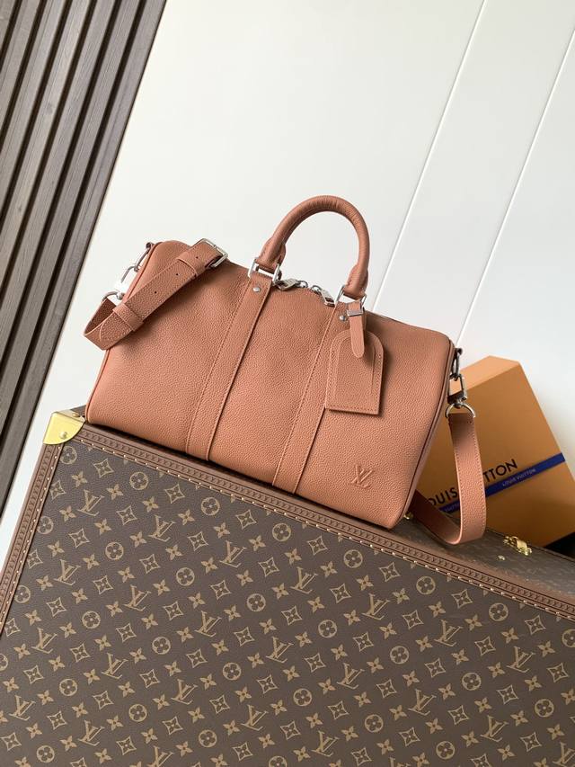 出厂价p M25980棕色 顶级原单 变码芯片163C 全皮旅行袋 Keepall BandoulièRe 35手袋 这款实用百搭的Keepall Bandou