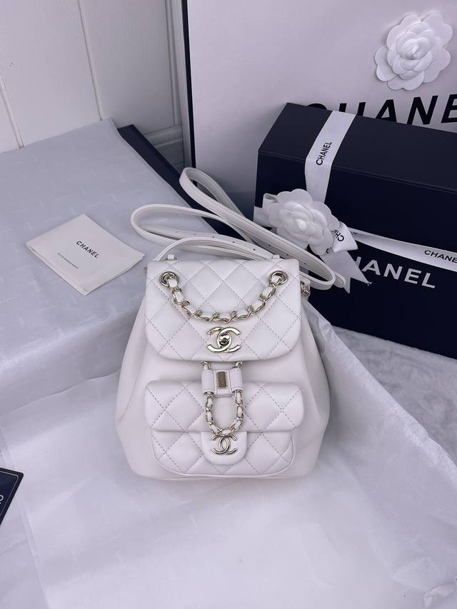 顶级货_ 法国 高端定制品 Chane1 2908# Chane1 早春Duma牛皮小书包～ 好久没遇见喜欢的宝包包啦，直到看到Chane1这款双肩包。太可爱了