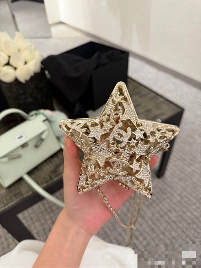 顶级原单 出货啦 金色 Ohanel25A 收藏家系列镂空星星钻包晚宴包超级闪耀哇 高级手工坊收藏家美很夸张！和朋友一起All In的快乐 25高级手工坊向东方