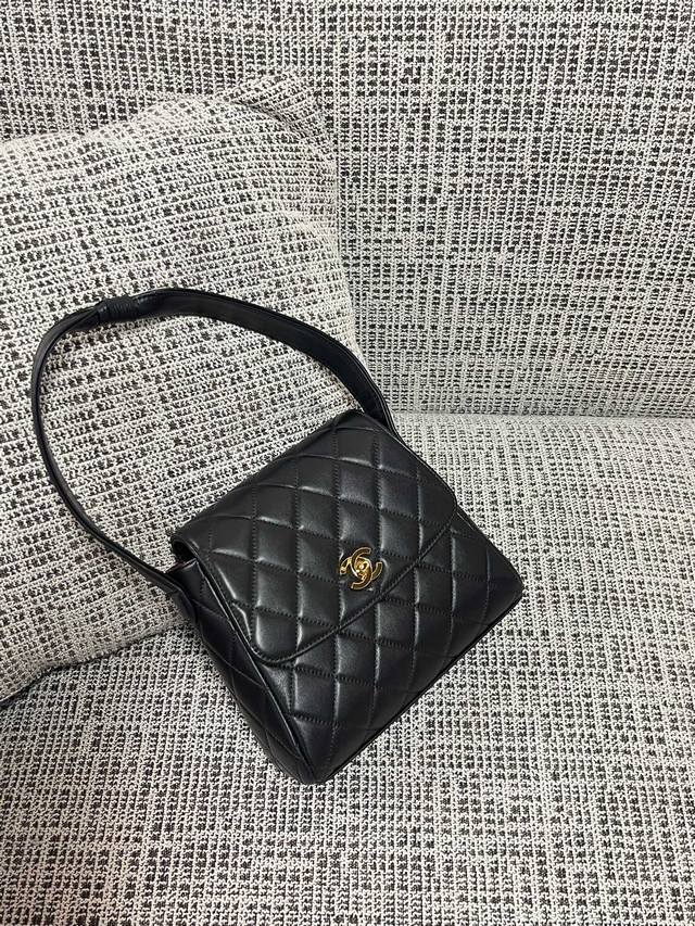 Chanel Vintage 蝴蝶结Kelly 尺寸:22X8.5X20Cm