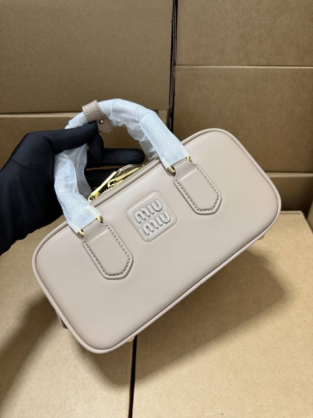 原厂品质，发货实拍，奶茶色，独家品质～型号5Bb142，尺寸22Cm，