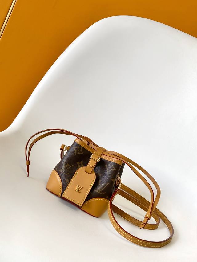 动态芯片 顶级原单 M57099 Noé purse 手袋Noé purse 手袋亮相于 秋冬时装秀，以袖珍构型重塑经典 Noé 手袋。 详细特征 11.5 X