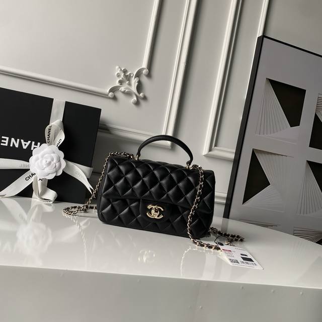 浅金Chanel 21K最新Mini Cf Handle 手提包 As2431 经典菱格口盖包 饰以精致经典链子搭配手提，细腻羊皮：润饰手袋，脱颖而出，演绎永恒