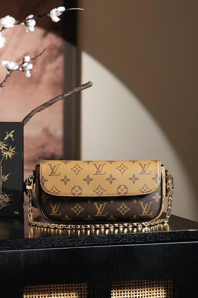 全钢全套 芯片菱形跳动码系列 #M 暮然回首，又是一款黄皮配色大爆款法宝系列， 精致小时髦款，设计造型简直就是， 配双链条设计，可单肩可斜挎， 多种精致时髦元素