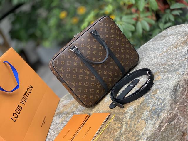 全钢全套 尺寸35 X 27 X 6 Cm正宗海外渠道！老花款第一眼就种草了的包包，它应该是今年众大牌中公文包里最好看的了！这款porte-Documents