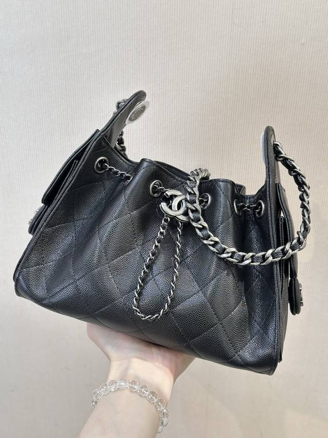 5631 来组皮质特写，意大利进口原版球纹牛皮料子摸起来很舒服不会很硬！真的不需怀疑我们家的品质，我们不管那个款，原材料都是不会变的，都是符合正品工艺！这个就是