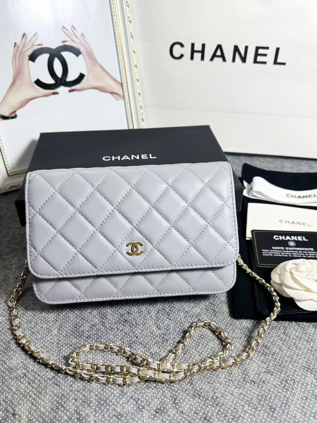 顶级原单 春夏新版 Woc33814发财包、进口原版羊皮、经典菱格与皮穿金属链的经典设计，外观与之前的经典Woc一样，不同是内里的拉链变成金属，按扣也变成了更加