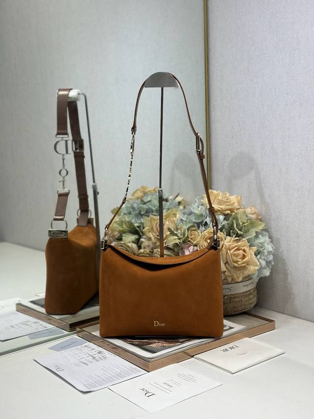 正品级 ，高版本 Christian Dior 2026春夏小号手袋系列# 棕绒拼皮浅金扣 乔纳森。安德森 Jonathan Anderson 上任 Dior创