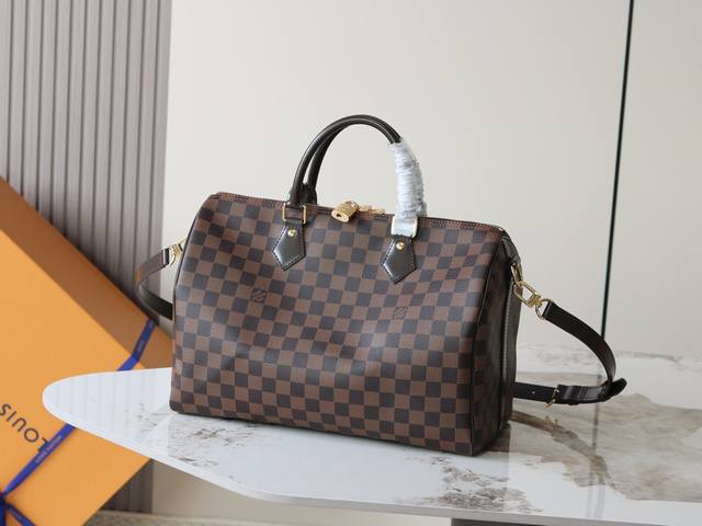 顶级原单 163动态芯片 新版五金Speedy N40591 系列手袋原为旅行者而设计,借由此名致敬 1930 年代蓬勃发展的捷运系统。此款 Speedy Ba 顶级原单 163动态芯片 新版五金Speedy N40591 系列手袋原为旅行者而设计,借由此名致敬 1930 年代蓬勃发展的捷运系统。此款 Speedy Ba