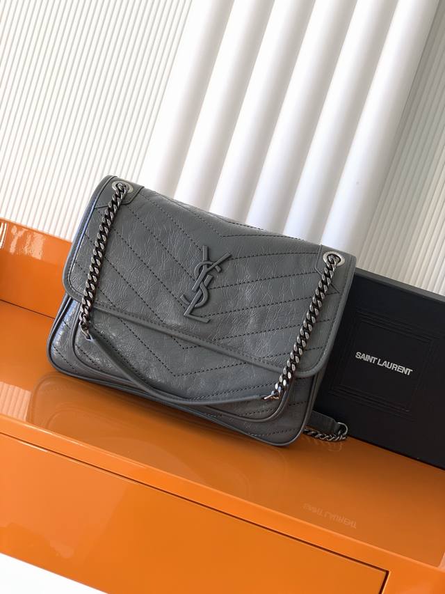 厂价 。 最高版本原厂皮顶级原单配专柜全套包装 油腊深灰色 古银 爆款Niki～28Cm 原厂皮爆裂纹 超多明星 网红 同款，专柜一包难求，风靡全球的Niki，