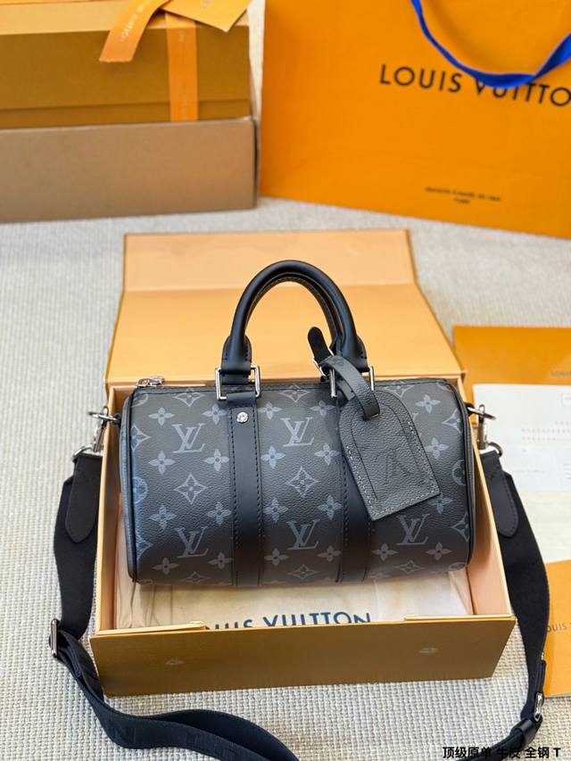 原单版本 牛皮 全钢 Lv Keepall 25 黑武士手袋 Lv Keepall 25黑武士手袋，经典Monogram Eclipse涂层帆布+植鞣革手柄，低
