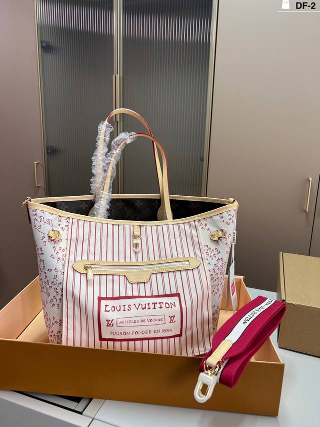 芯片版本 Lv 9月猫咪系列实物抢先看 N年前的猫咪系列就很火今年Lv再度和Grace合作Coddington合作“睡不醒的猫咪”猫控不要错过 Df-2尺寸32