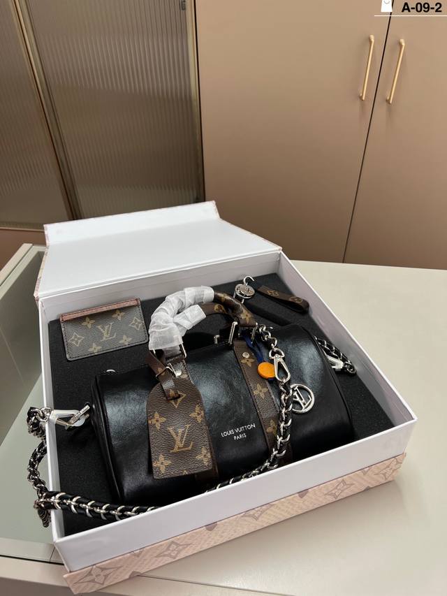 Lv黑武士枕头包套盒 挂件+卡包 A-09-2尺寸24×15折叠盒