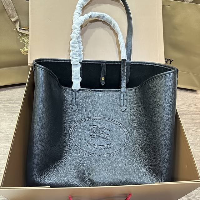 原单 原厂皮 Highlands 托特包 原厂皮发货实拍 新款包包很时髦 格纹复古，牛皮质感 大包真的可以让你从工作到生活随意切換 尺寸38×16.5×28