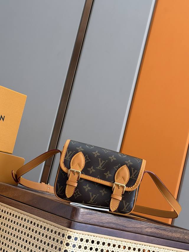 163C01动态芯片 顶级原单，正品开发本款 Satchel 迷你手袋出自 Monogram Archive 系列，为柔软 Monogram 帆布包身搭配做旧皮