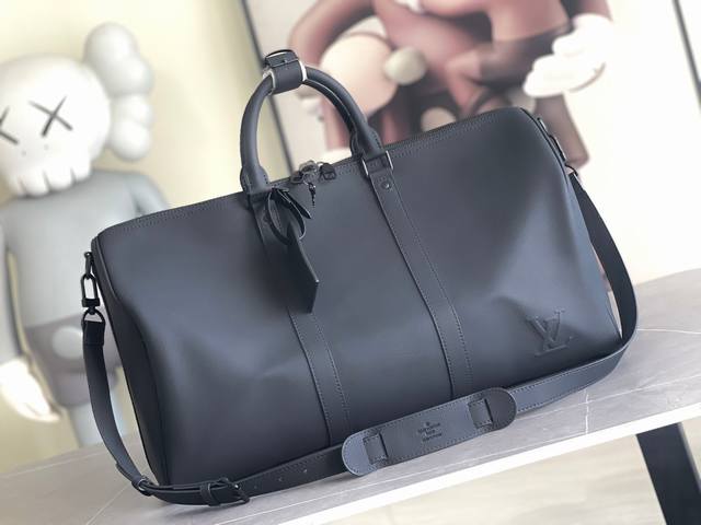 Keepall BandoulièRe 50 旅行袋 M26118 黑色 商务 本款 Keepall BandoulièRe 50 旅行袋取材蜡面牛皮革和织物内