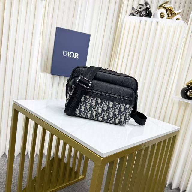 市场最高版本 原单品质 正品打版 保证进口头层牛皮，拒绝二层皮，拒绝超纤皮 Rider 2.0 拉链式信使包 黑色 Oblique 印花面料和黑色粒面牛皮革 编