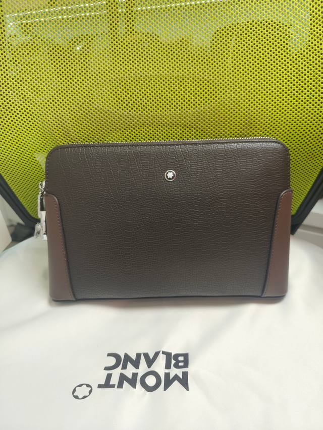 顶级专柜老鼠高端狠货2025最新火爆款万宝龙双拉链密码锁进口头层牛皮手拿包火爆款大量出货啦,叫嚣专柜货顶级原单货纸上谈兵吹牛皮的咱不会，请让狠货说话。款式可以复