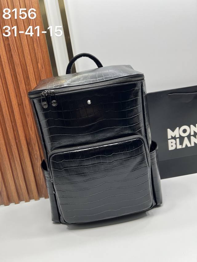 Montblanc万宝龙8156 万宝龙匠心双肩包系列,风格现代,天生有着随时随地保持精致时尚的造型,并且实用,始终品味高雅,这个系列被称为“精致高雅的时尚引领 Montblanc万宝龙8156 万宝龙匠心双肩包系列,风格现代,天生有着随时随地保持精致时尚的造型,并且实用,始终品味高雅,这个系列被称为“精致高雅的时尚引领