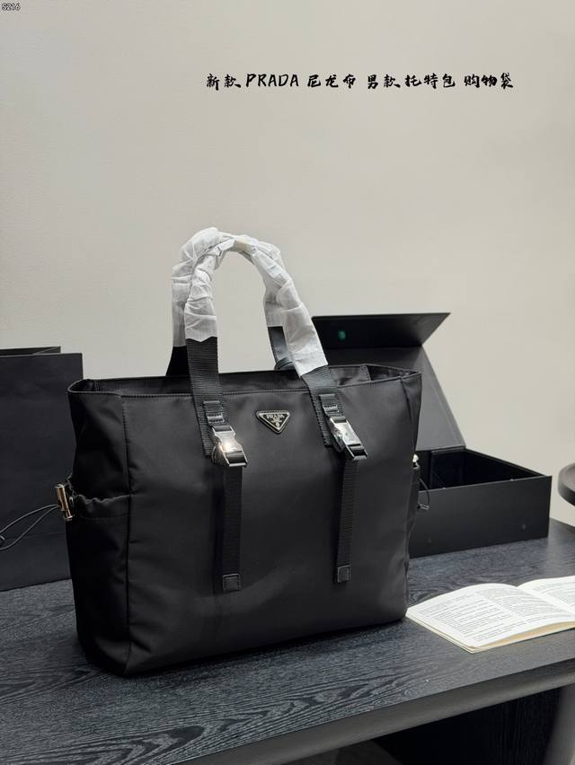 无盒子 prada普拉达 新款尼龙布托特包，男士Tote 购物袋 皮料厚实 很有质感 有隔层 有贴包 还可以放在行李箱挂上哦！ 真的Real实用！！ 尺寸40*