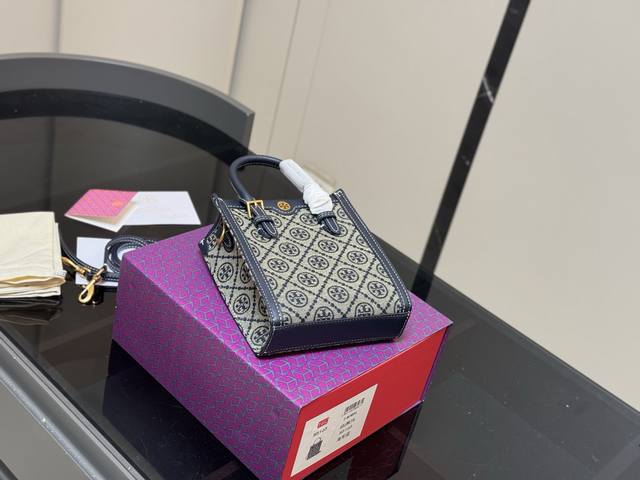 高订 配折叠盒 尺寸：17*19Cm 终于拿到原单托里伯奇了 Tb老花琴谱 配置长肩带 经典配色