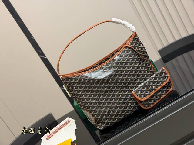 复刻版 折叠盒 Size：45*28Cm 戈雅 新品Hobo腋下包 皮料 皮料 做工都升级哦！ 从头到尾全部都是客订哦！ Hobo太适合通勤啦！ 搜索戈雅 购物