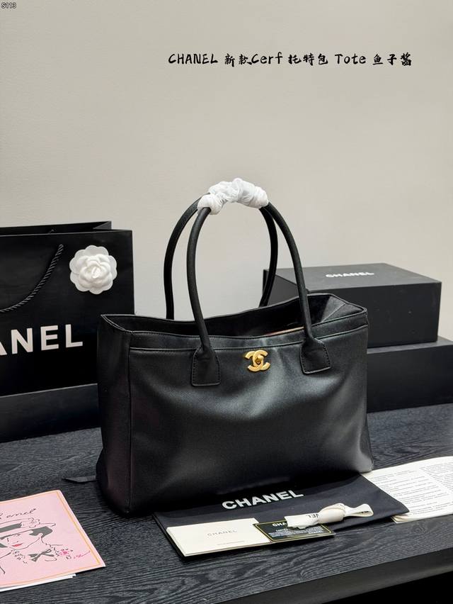 无盒子 Chanel香奈儿Cerf托特包Tote 腋下香奈儿Cerf托特包，经典中古系列，标志性垂直翻盖+Cc转扣设计，辨识度超高！荔枝纹牛皮质感满分，耐用又有